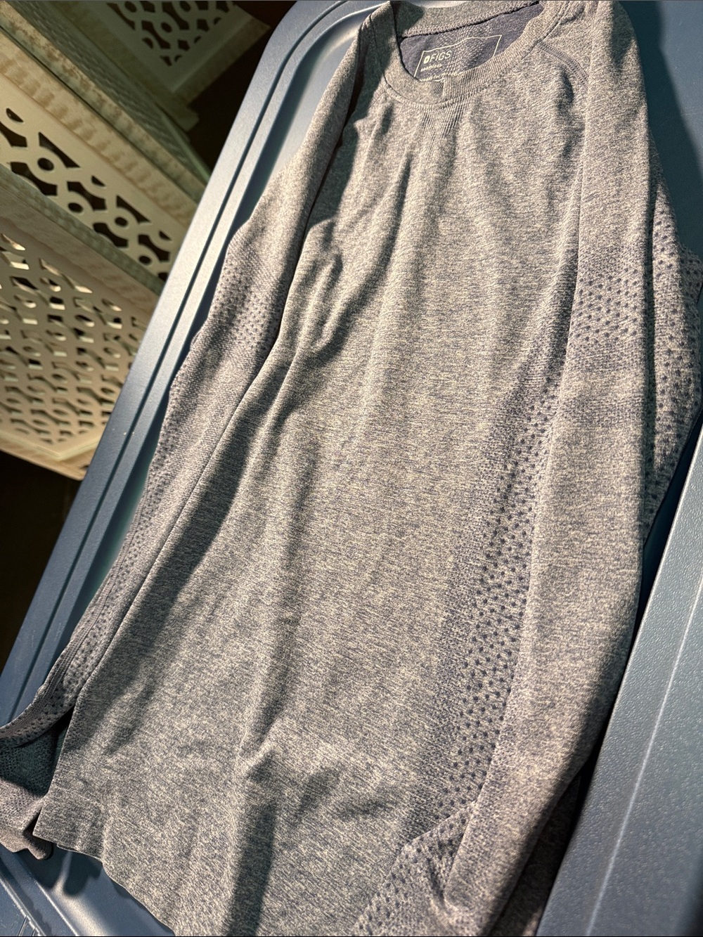 Figs Long Sleeve Tee in Heather Gray
